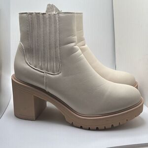 CUSHIONAIRE Women's Beckett chelsea boot +Memory Foam 11 WIDE CREAM